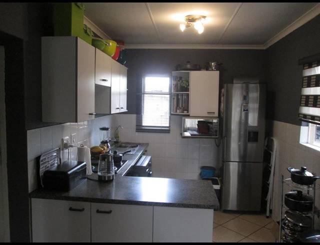2 BEDROOM TOWNHOUSE FOR SALE IN BONAERO PARK